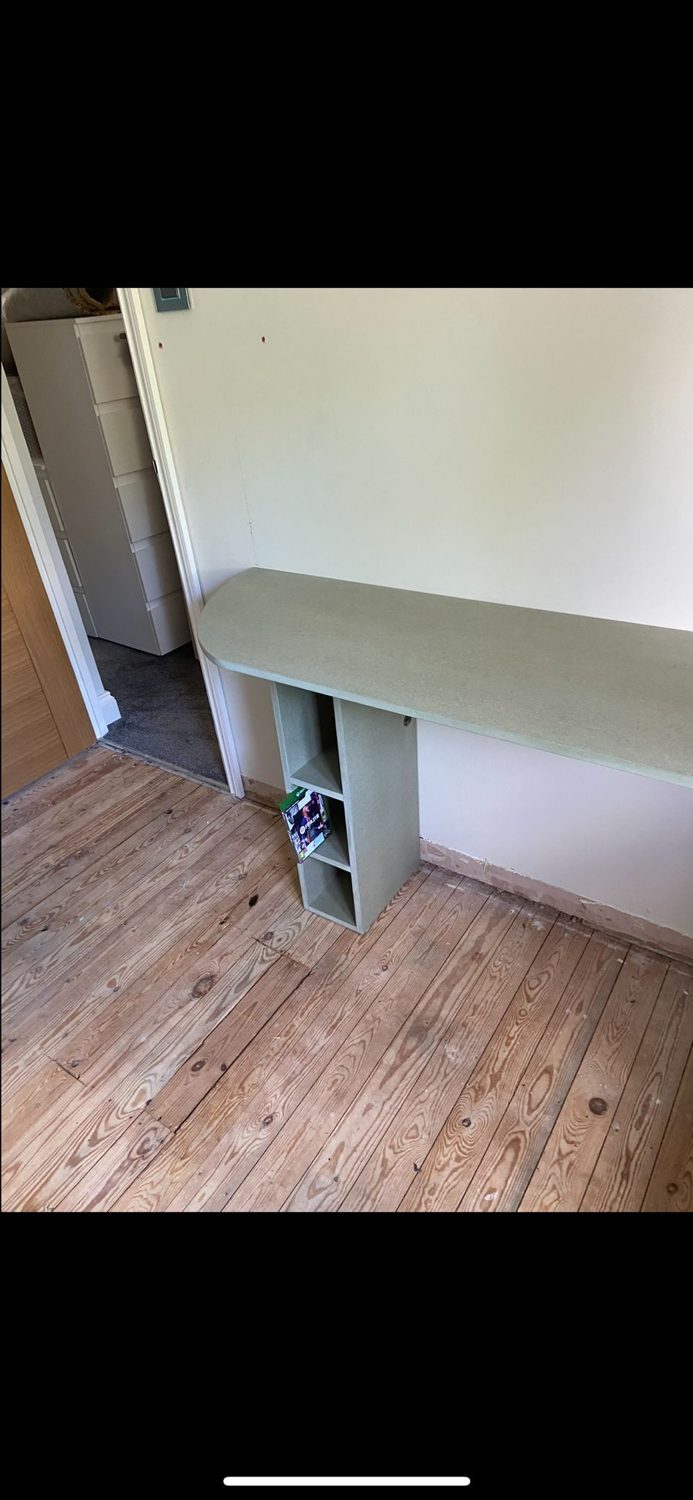 Made-to-measure home office desk