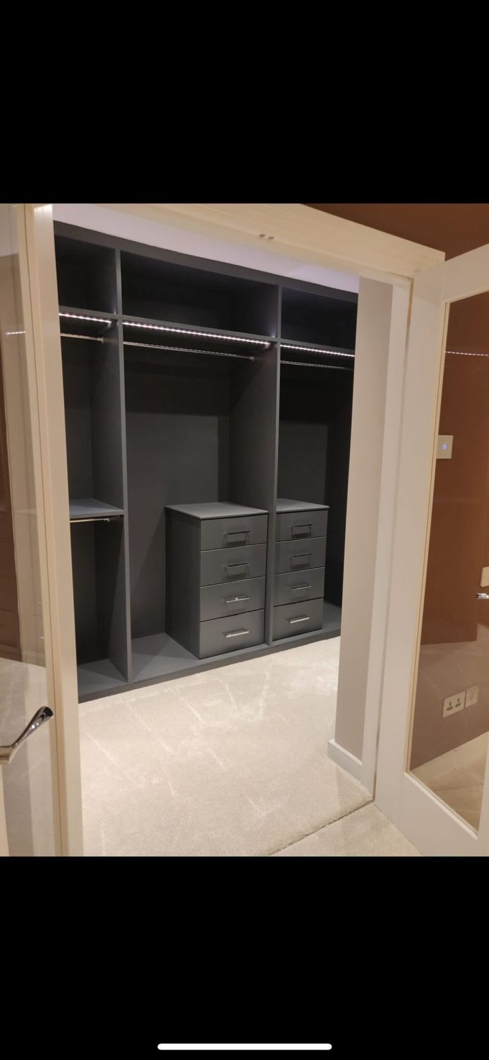 Walk-in wardrobe
